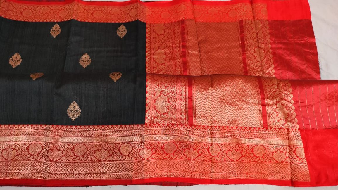 banarasi silk saree Kaduva butta saree in black with red Christmas colours