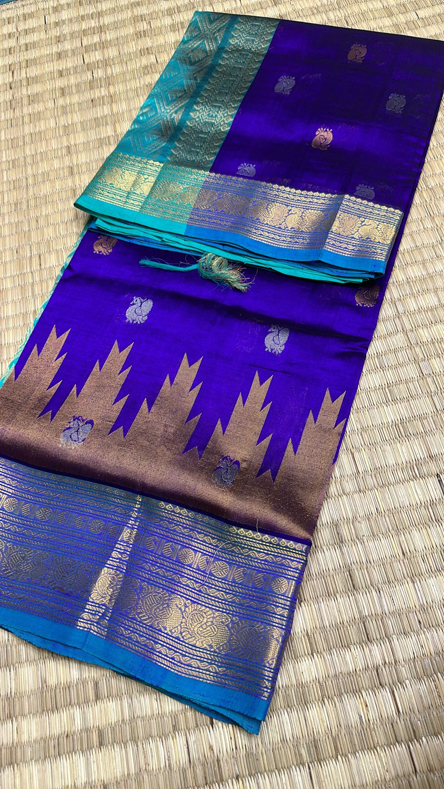 Korvai silk cotton Saree in royal blue with Rama greenwith kovi border