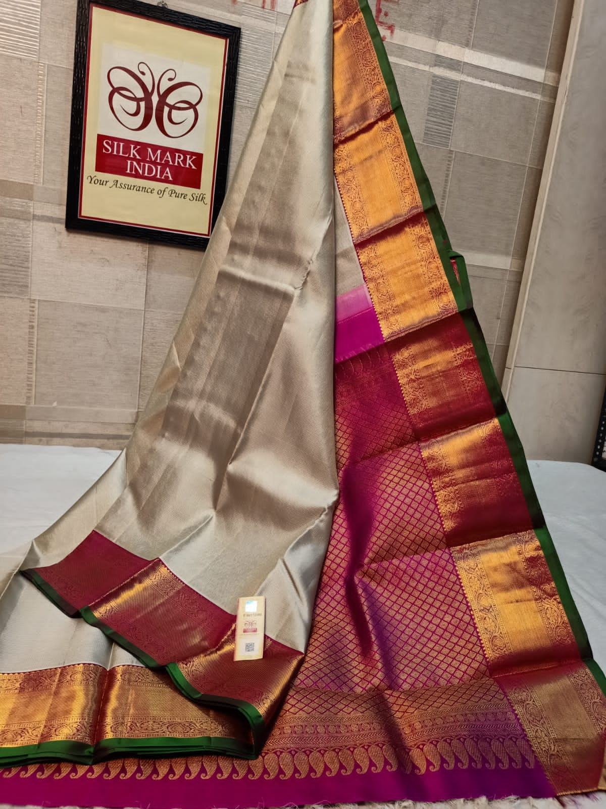 Korvai Handloom pure kanjivaram silk cream with pink kovi bordr