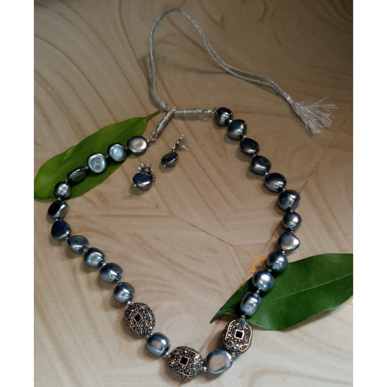 Pearl with beads jewellery  in dark gray color