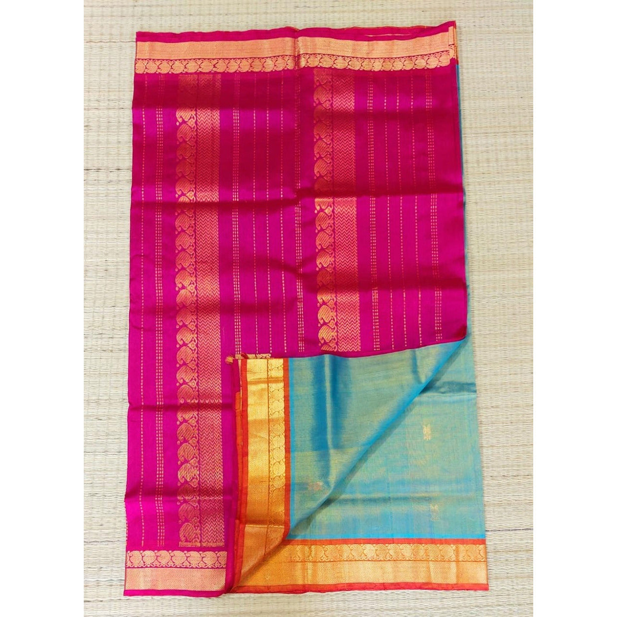 Silk cotton saree in double color with green and pink and button on body