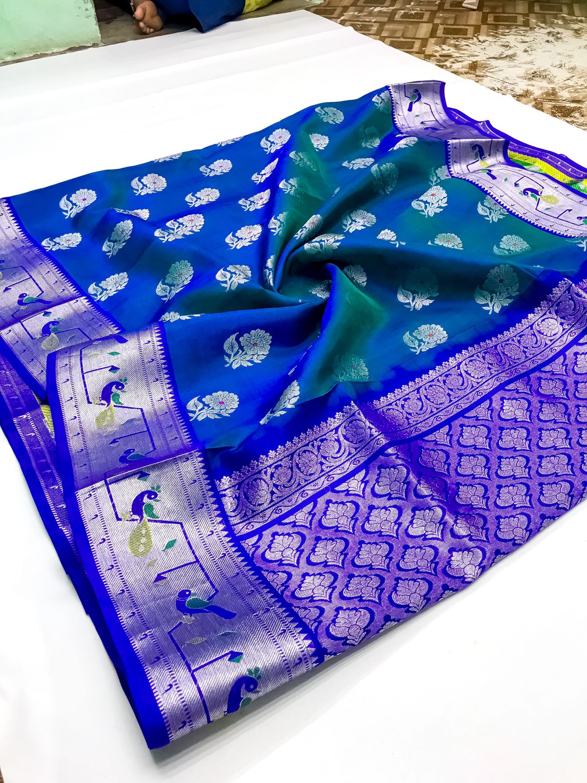 Venkatagiri handloom silk Saree in double tone peacock color