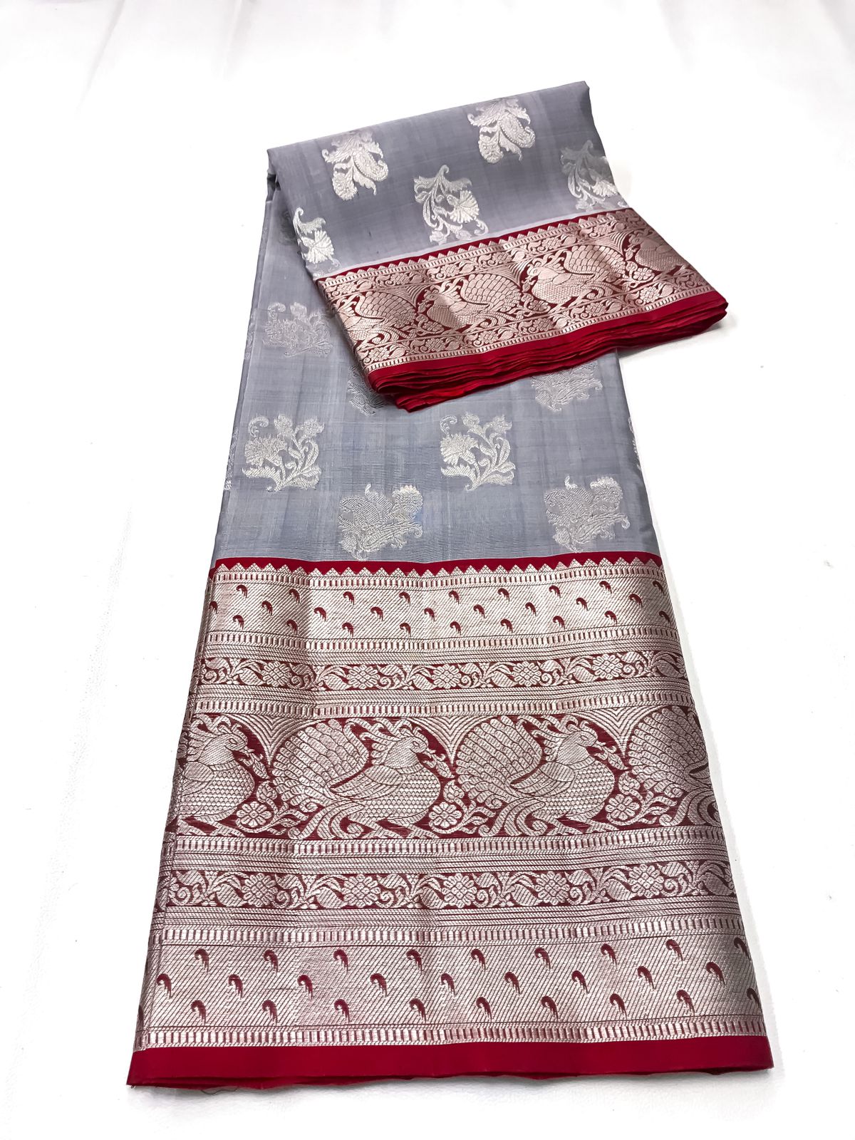 Venkatagiri handloom silk Saree in double tone gray with red color