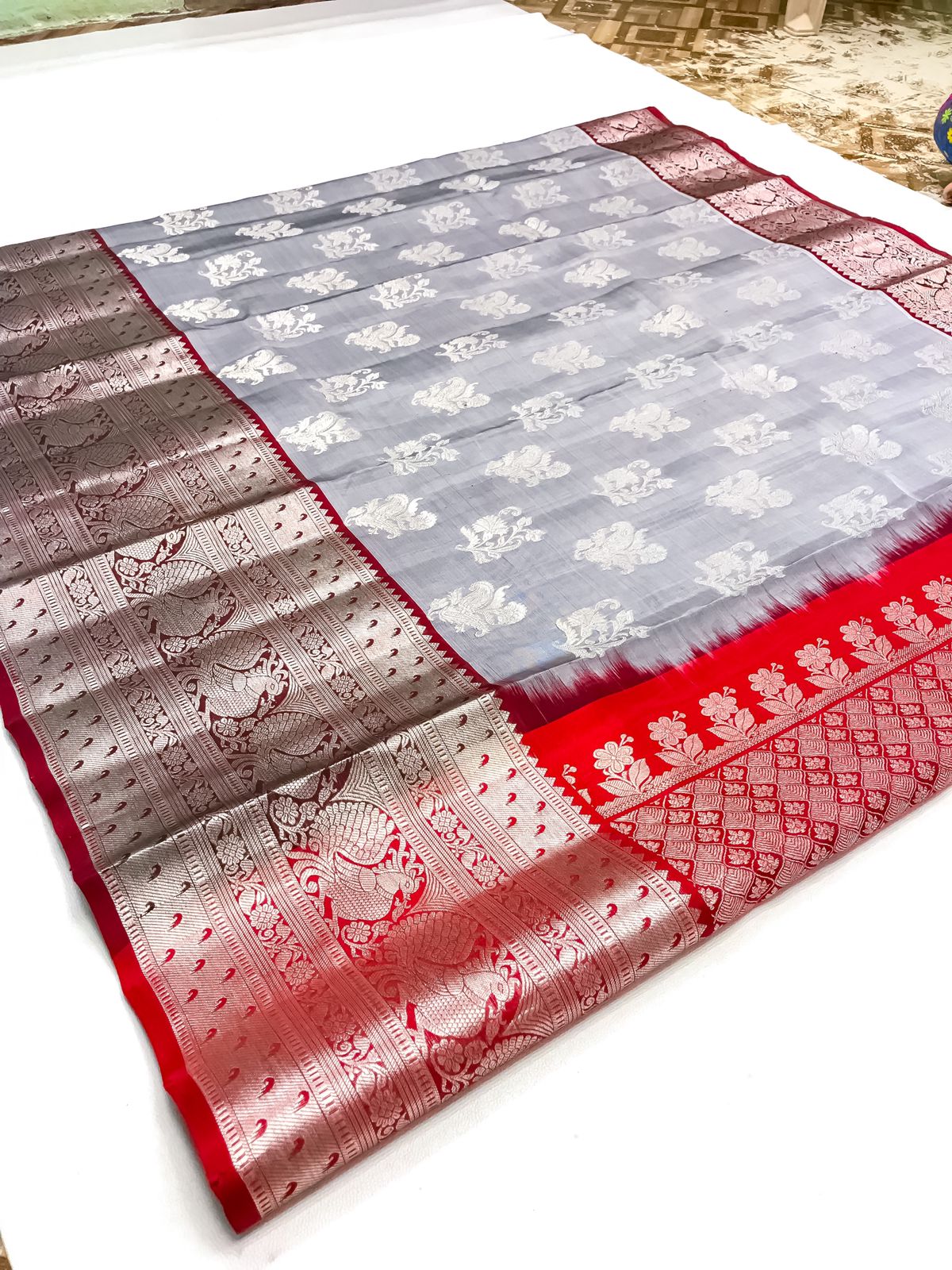 Venkatagiri handloom silk Saree in double tone gray with red color