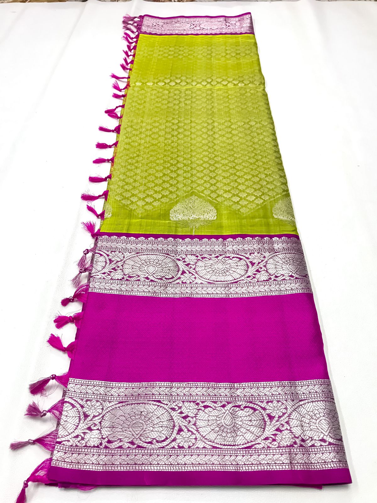 Venkatagiri handloom silk Saree in double tone green with pink all over kalanji color