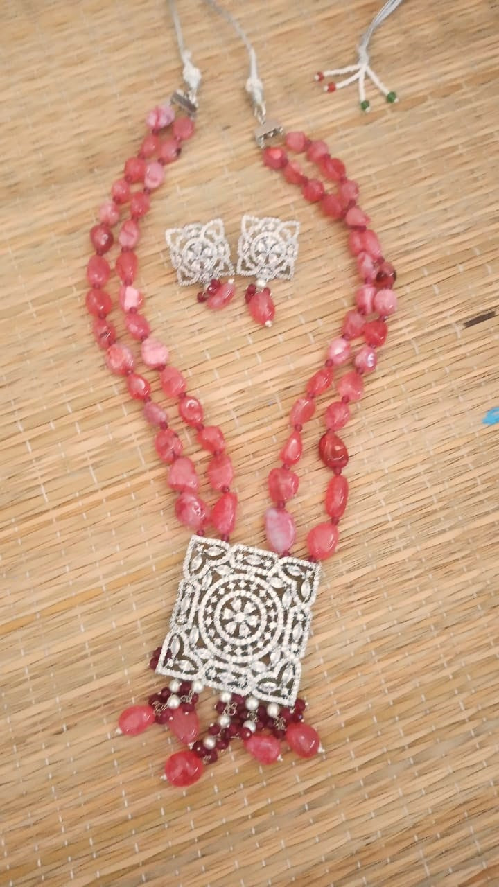 Jewellery peach color stone necklace with earrings