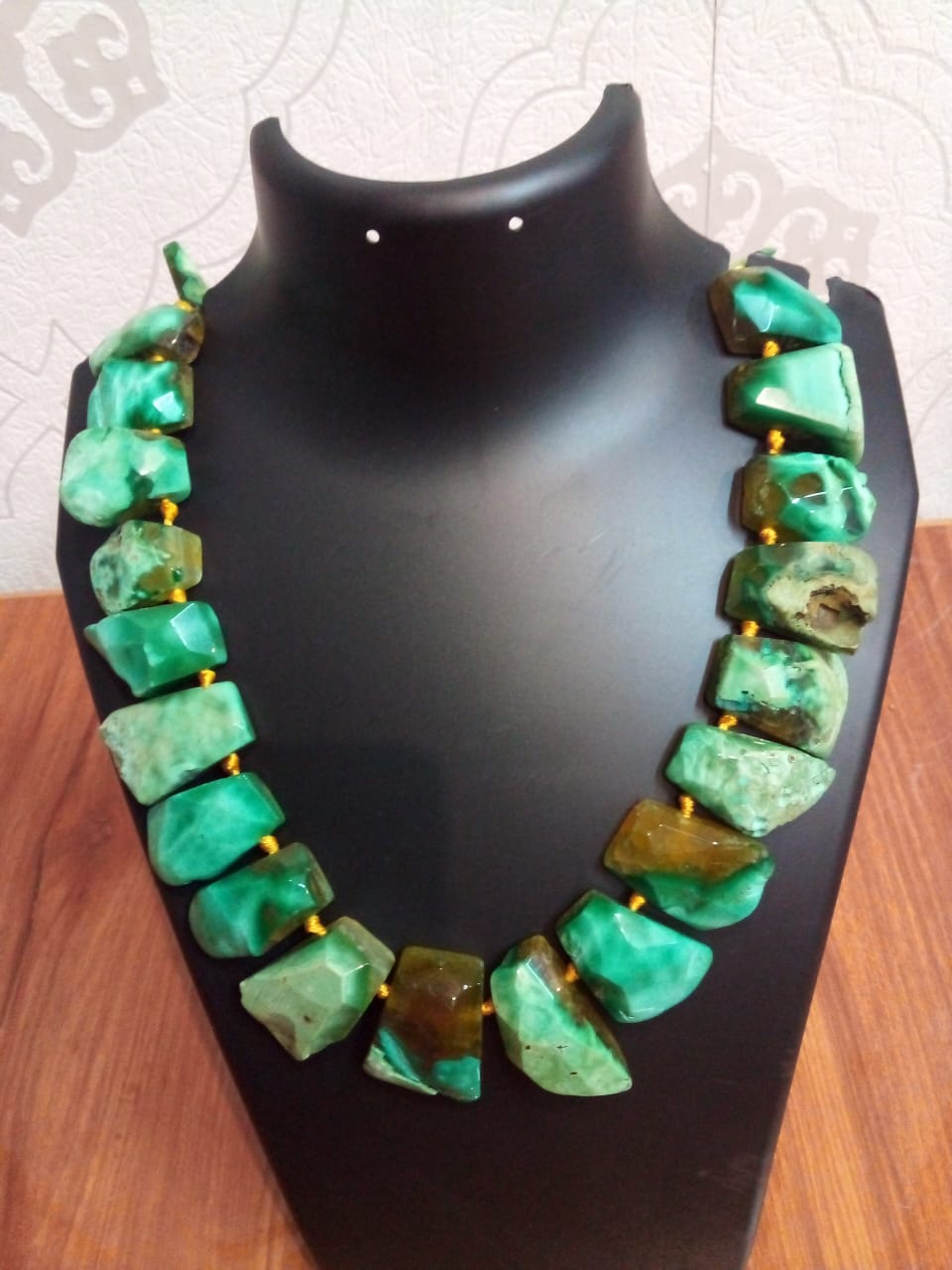 Jewellery uneven shaped big green color natural Stone necklace