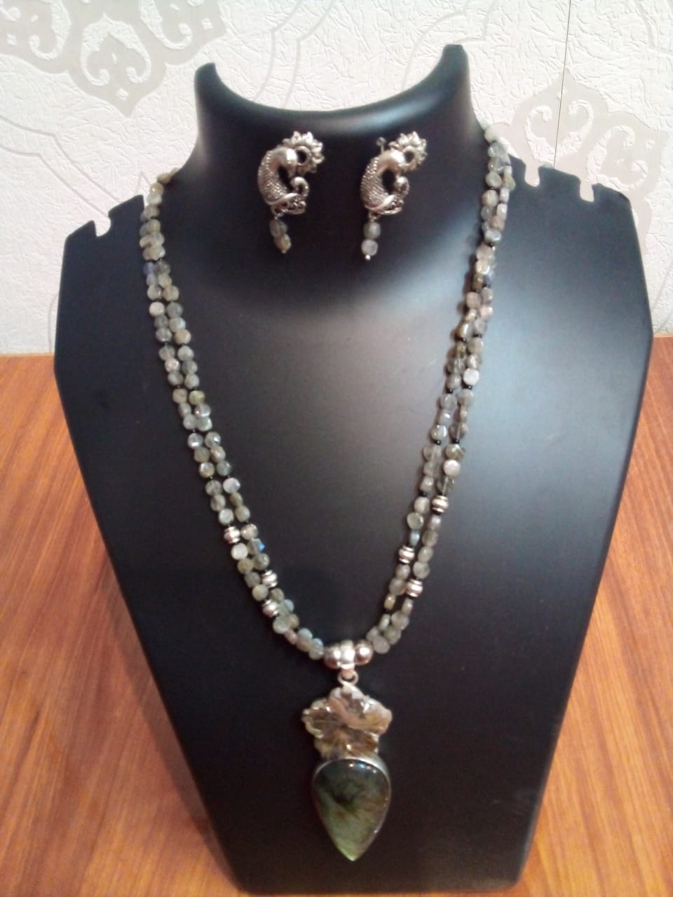 Jewellery gray with bluefire labradors natural Stone necklace with earrings