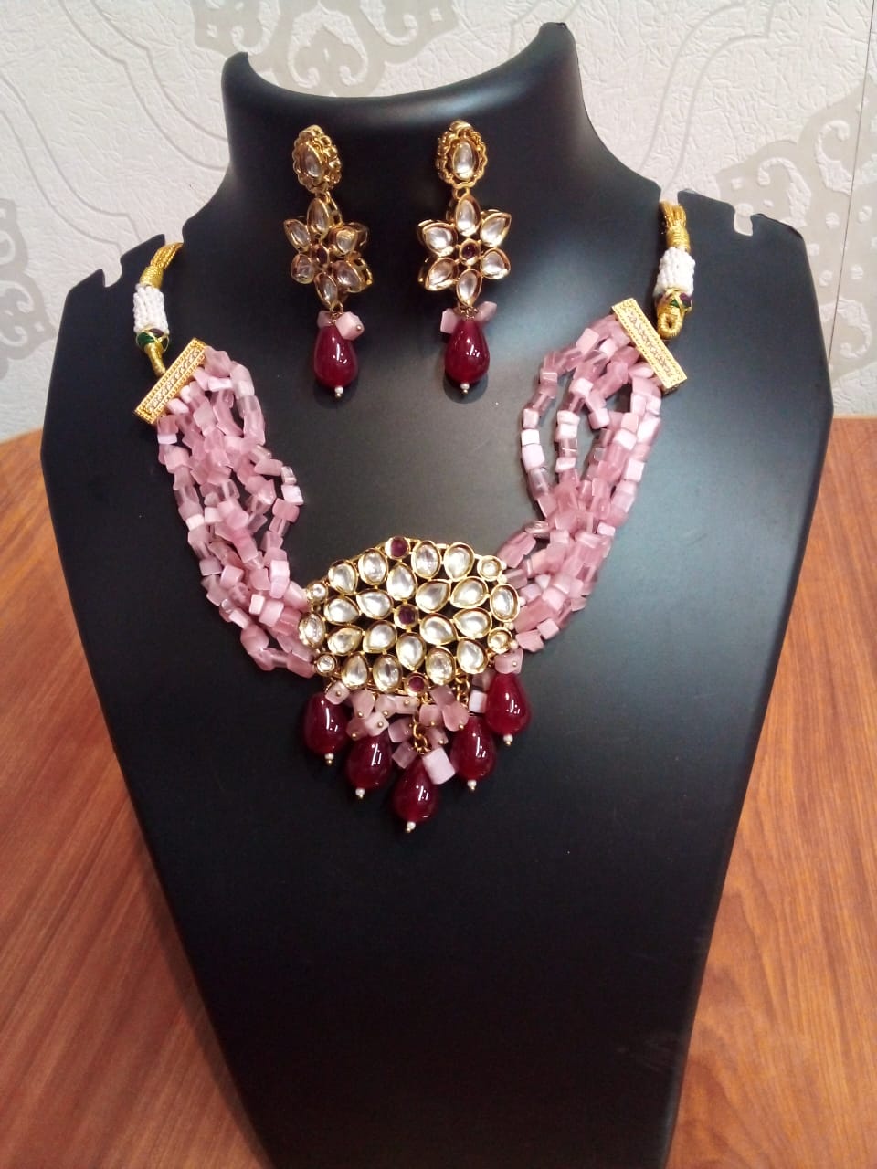 Jewellery pinkish natural Stone chocker with earrings big pendant