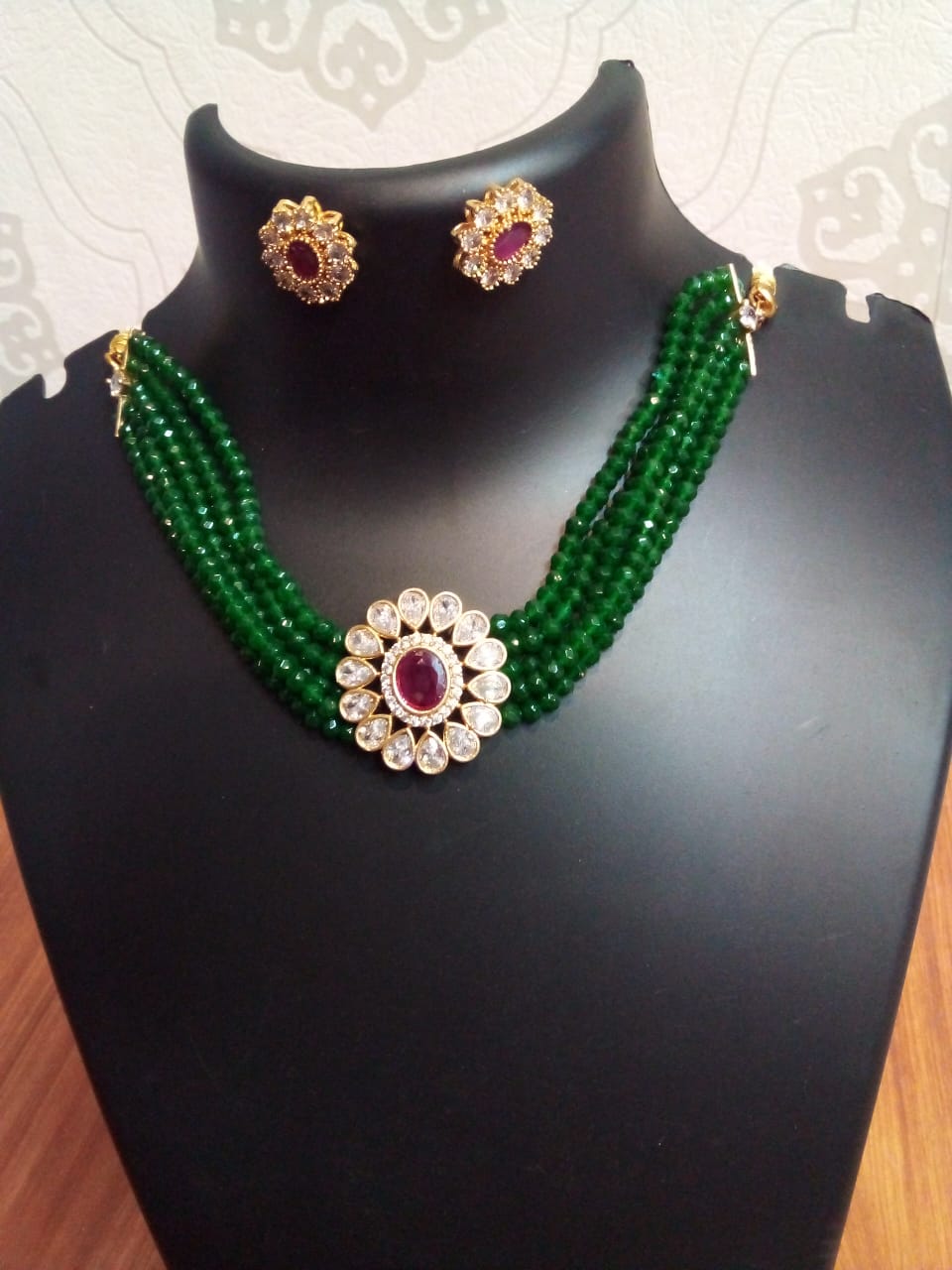 Jewellery green natural Stone chocker with earrings big pendant