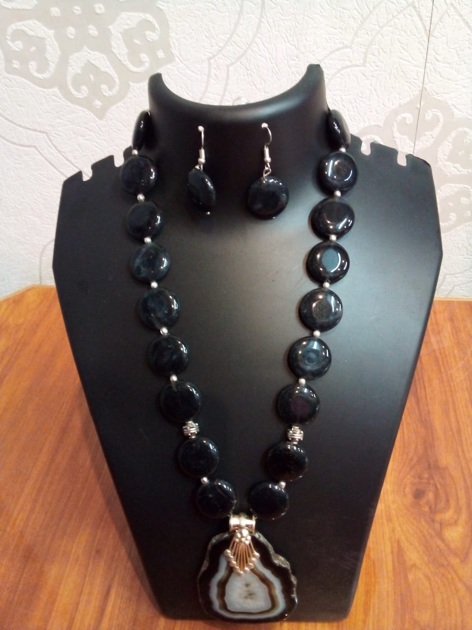 Jewellery black circle beads natural Stone with big stone pendant with earrings