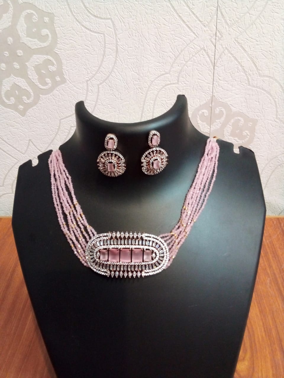 Jewellery pinkish Crystal with nuts chocker with earrings big pendant